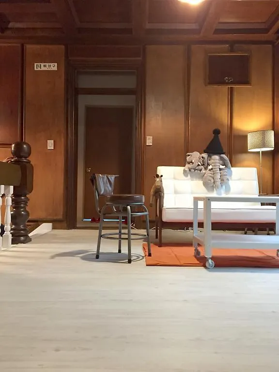 Plenty Guest House Seoul 2*,